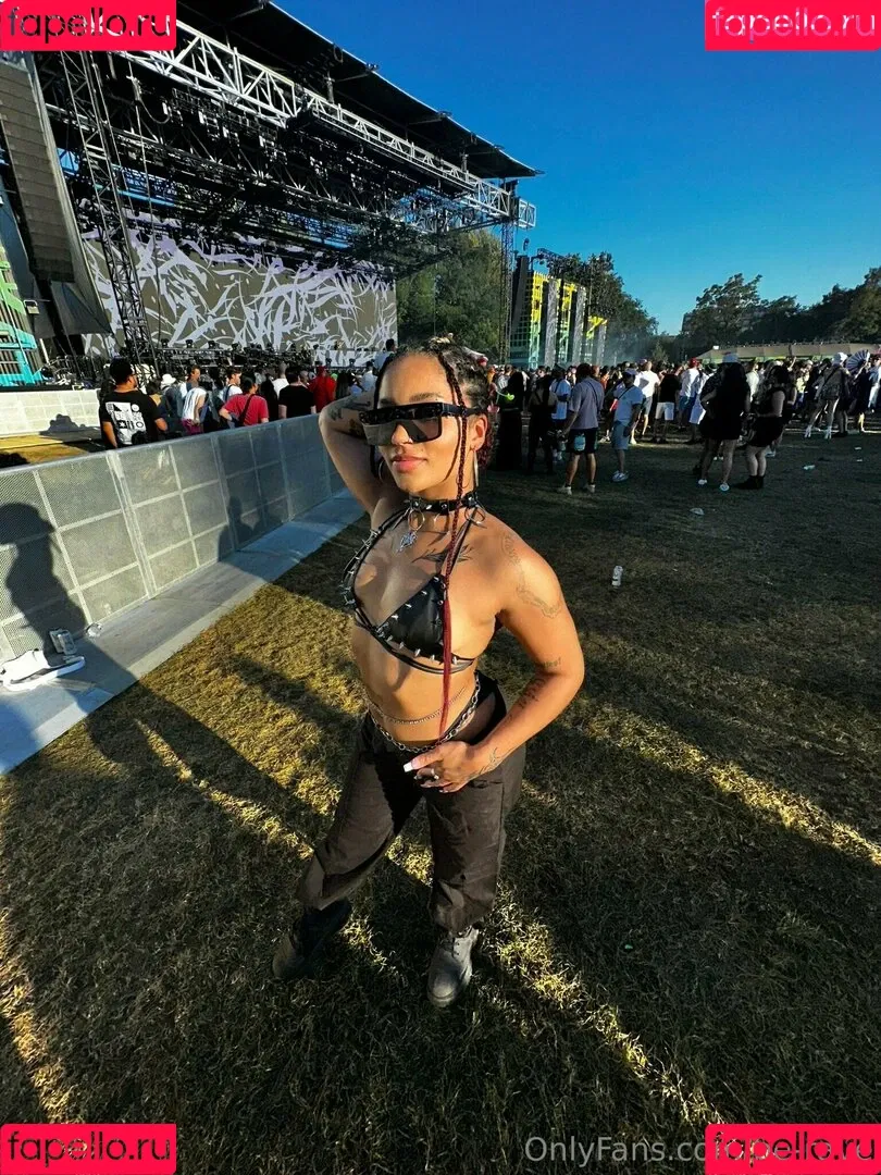 be-rave Onlyfans Photo Gallery 