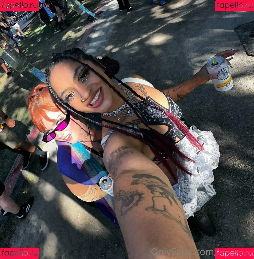be-rave Onlyfans Photo Gallery 