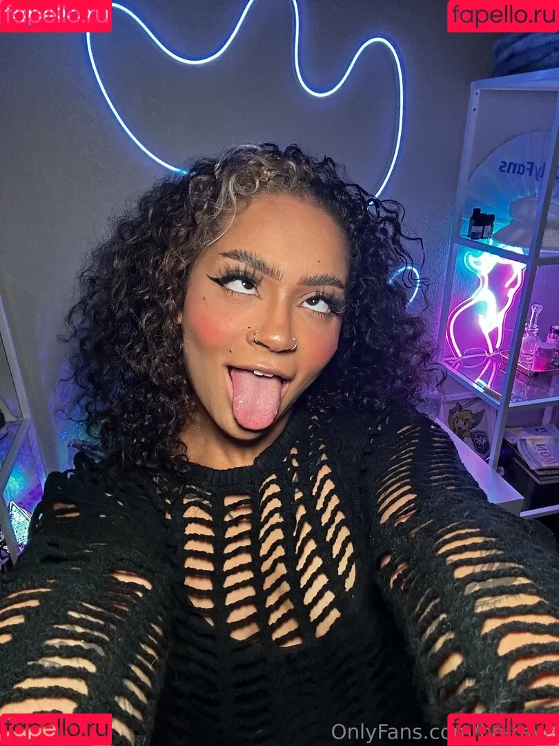 be-rave Onlyfans Photo Gallery 