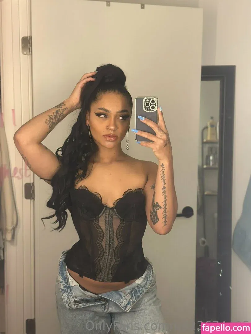 be-rave Onlyfans Photo Gallery 