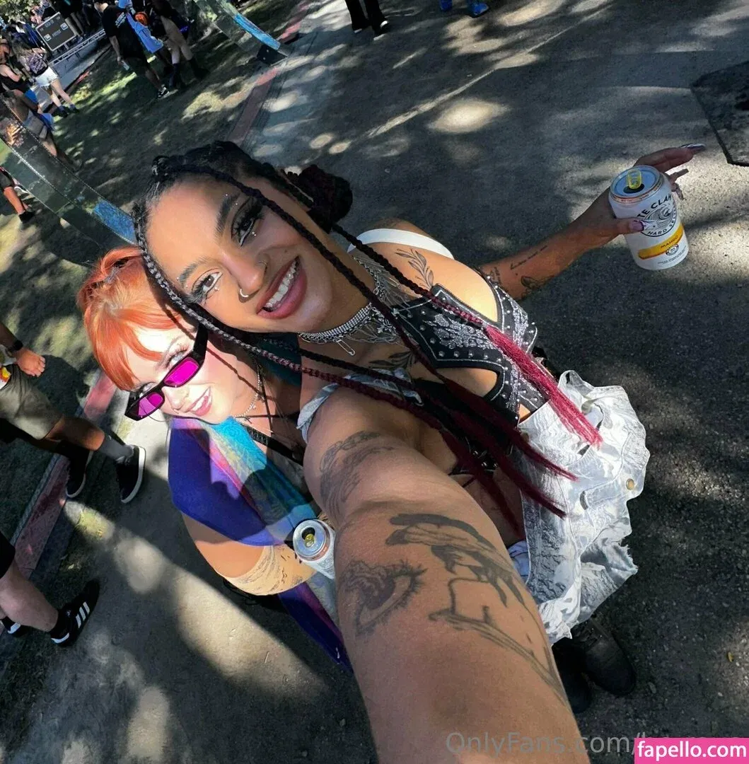 be-rave Onlyfans Photo Gallery 