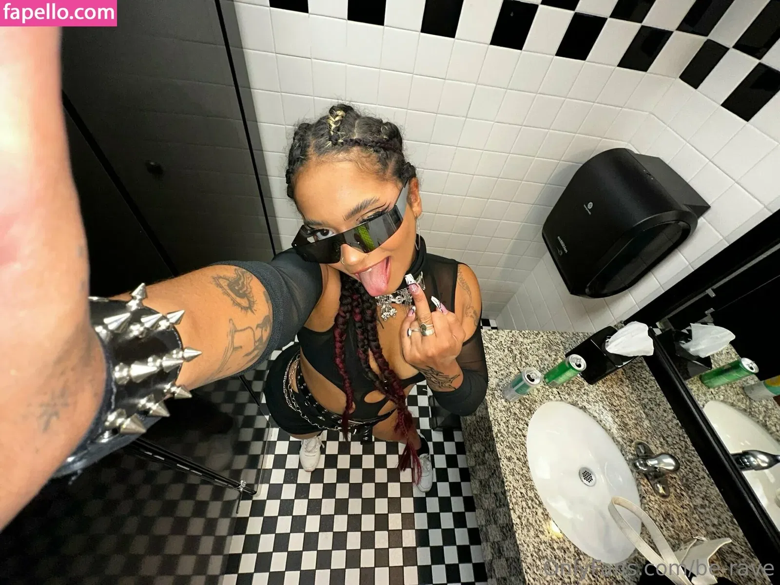 be-rave Onlyfans Photo Gallery 