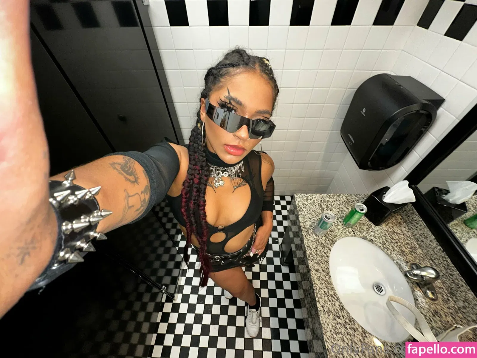 be-rave Onlyfans Photo Gallery 