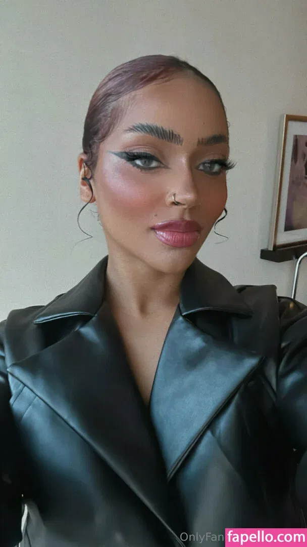 be-rave Onlyfans Photo Gallery 