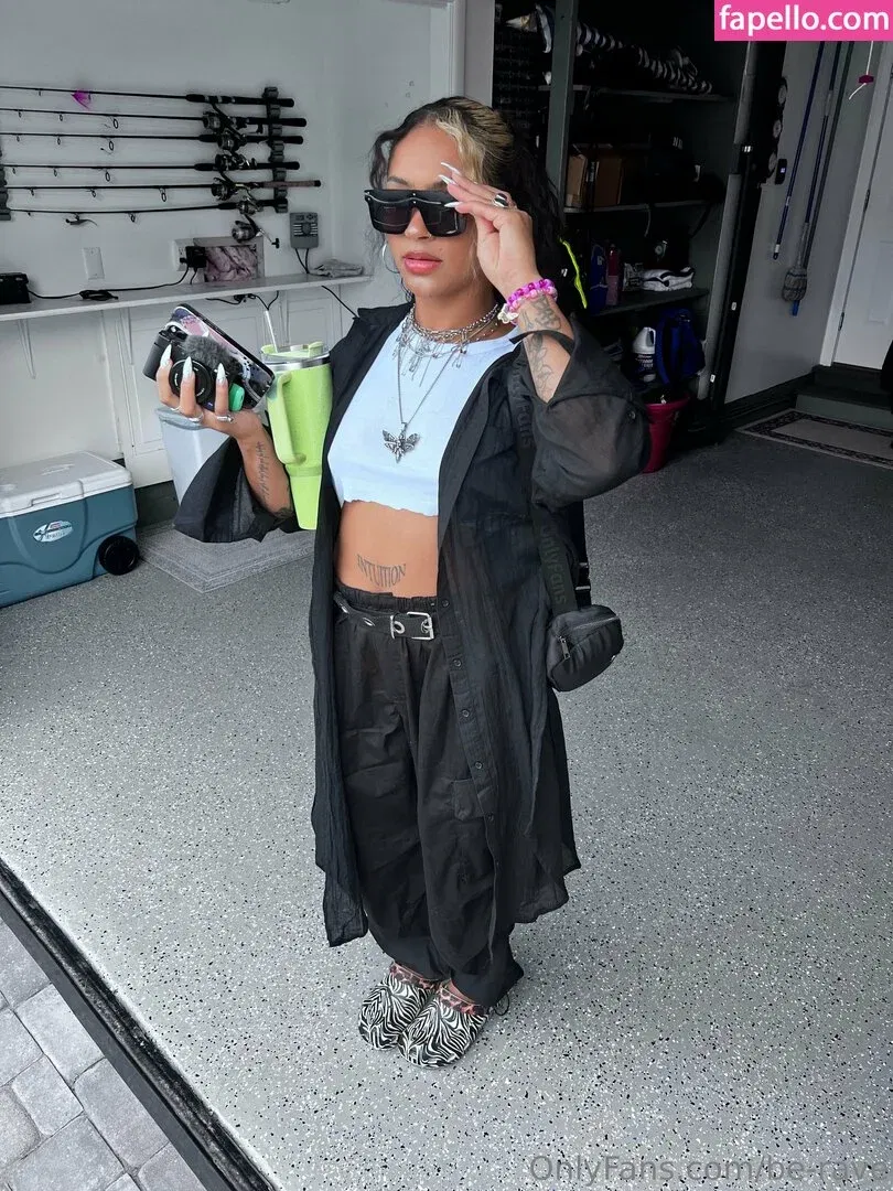 be-rave Onlyfans Photo Gallery 