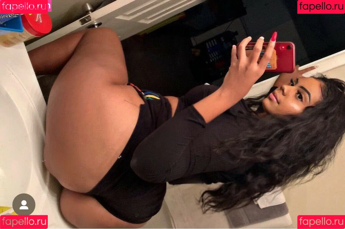 urtr8sh Onlyfans Photo Gallery 