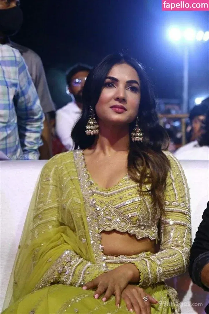 Sonal Chauhan Onlyfans Photo Gallery 