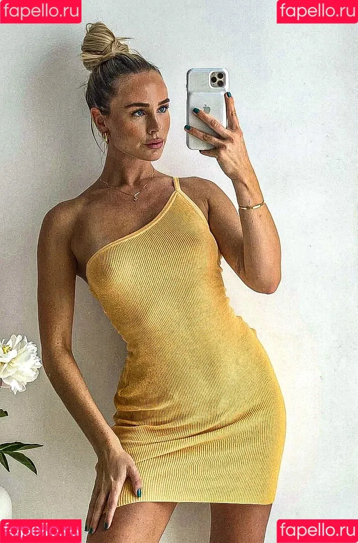 Liz Kaeber Onlyfans Photo Gallery 