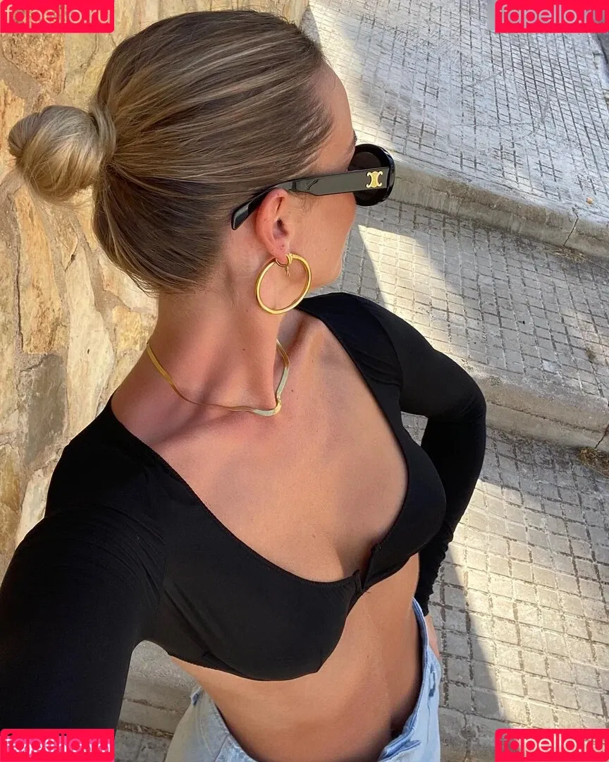 Liz Kaeber Onlyfans Photo Gallery 