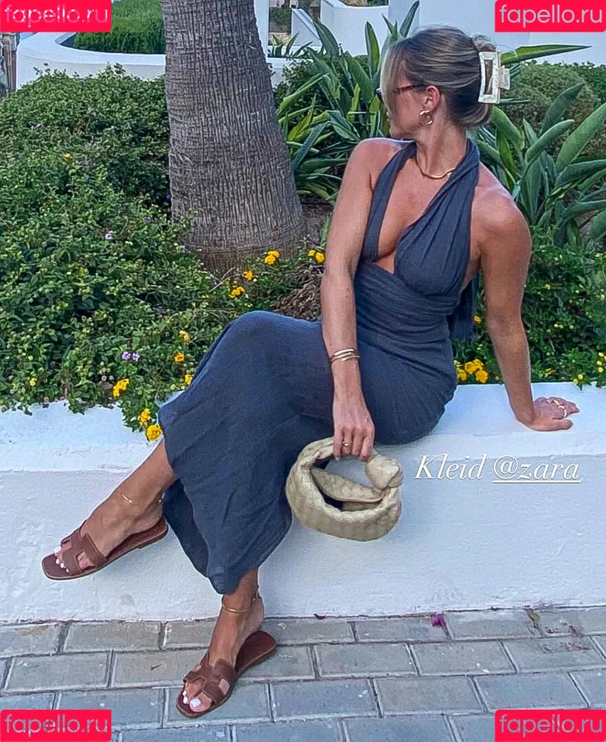 Liz Kaeber Onlyfans Photo Gallery 