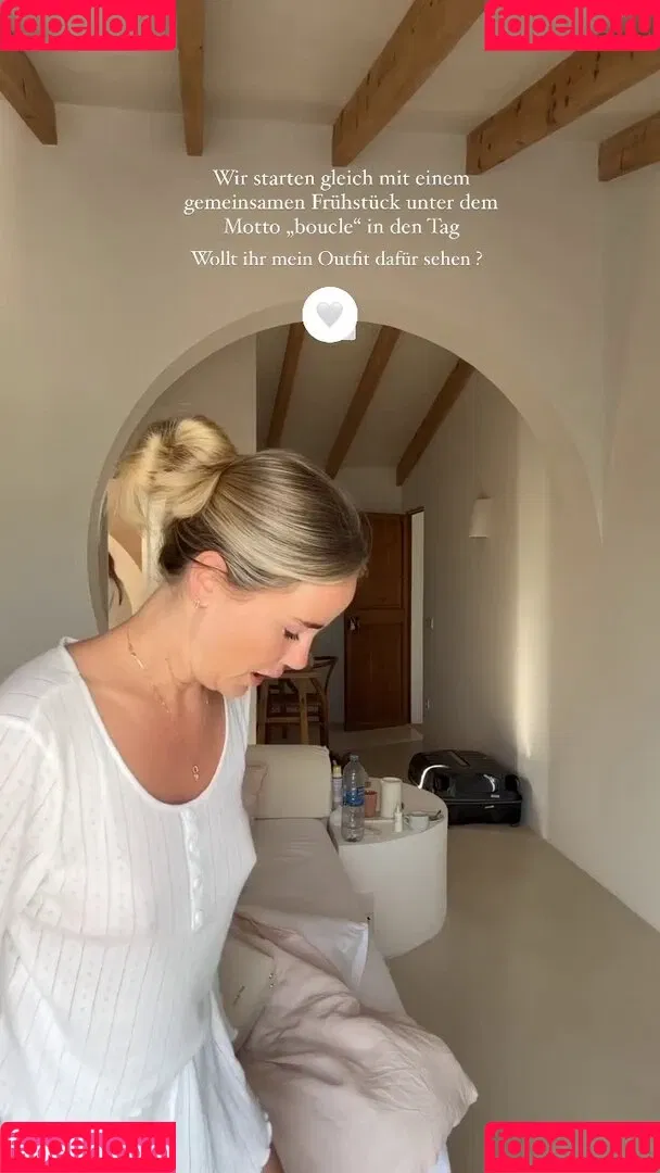 Liz Kaeber Onlyfans Photo Gallery 