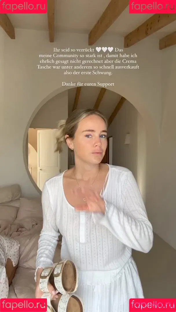 Liz Kaeber Onlyfans Photo Gallery 