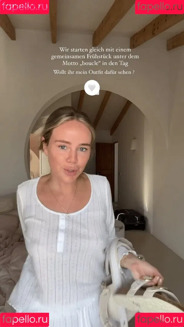 Liz Kaeber Onlyfans Photo Gallery 