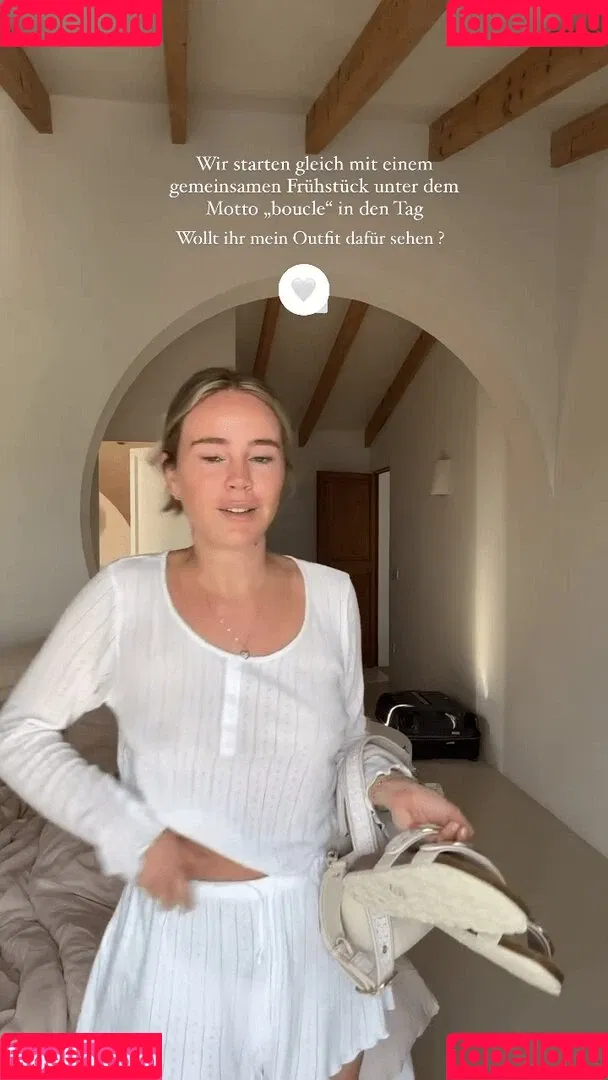 Liz Kaeber Onlyfans Photo Gallery 