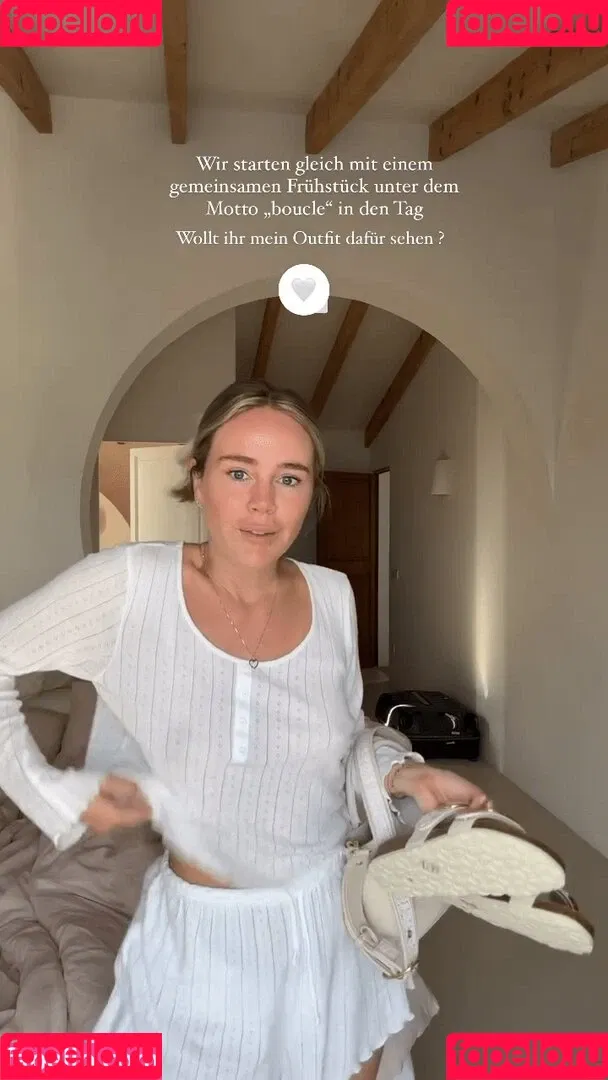 Liz Kaeber Onlyfans Photo Gallery 