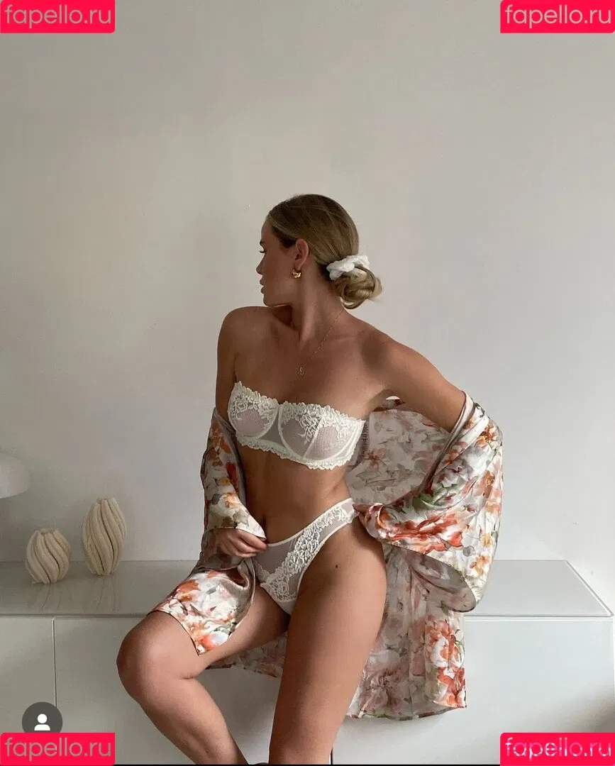 Liz Kaeber Onlyfans Photo Gallery 