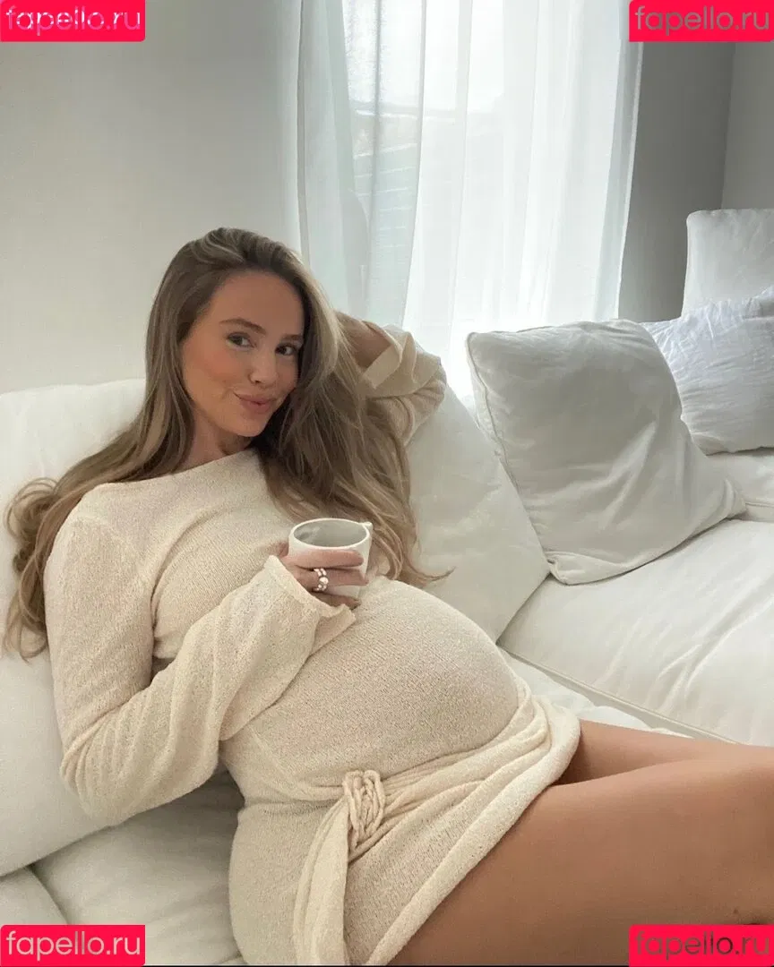Liz Kaeber Onlyfans Photo Gallery 
