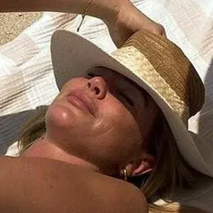 Liz Kaeber Onlyfans Photo Gallery 