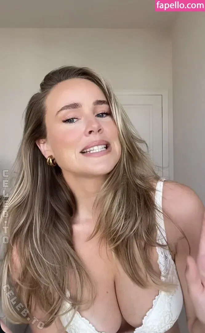 Liz Kaeber Onlyfans Photo Gallery 