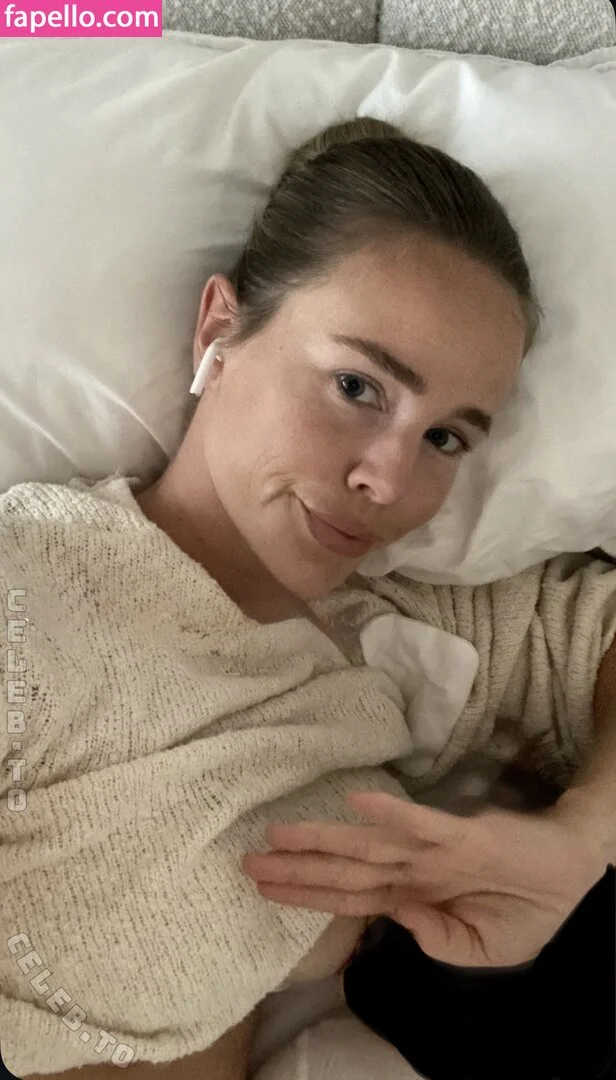 Liz Kaeber Onlyfans Photo Gallery 