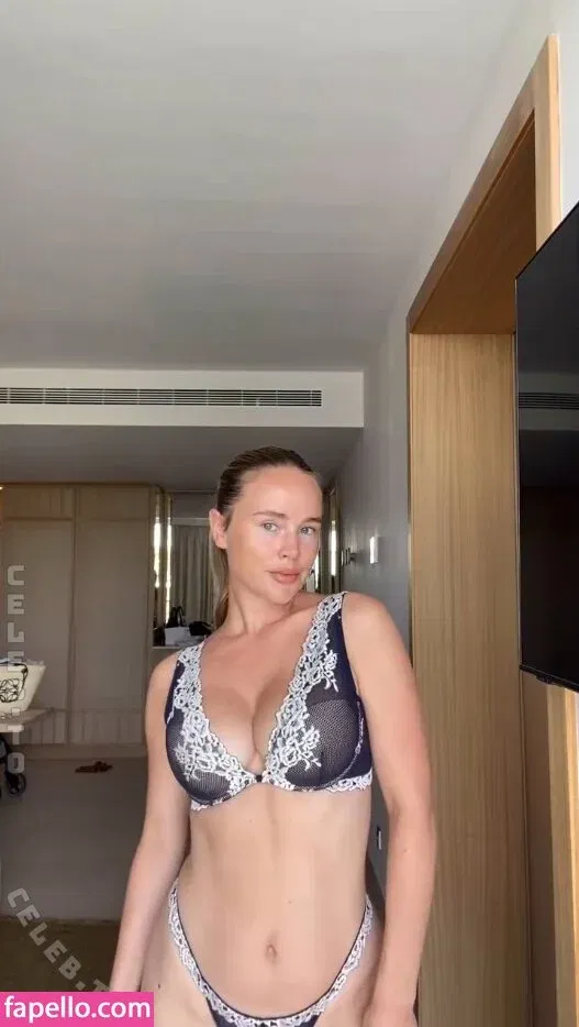 Liz Kaeber Onlyfans Photo Gallery 