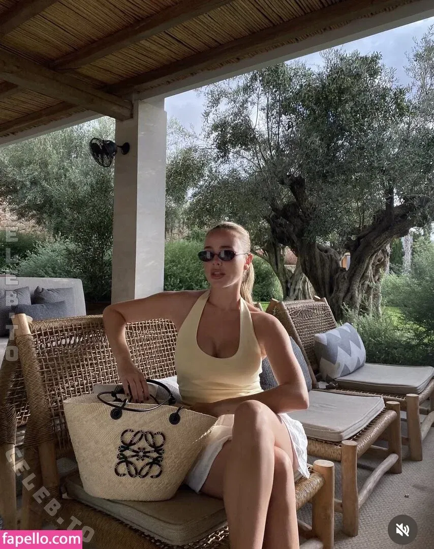 Liz Kaeber Onlyfans Photo Gallery 