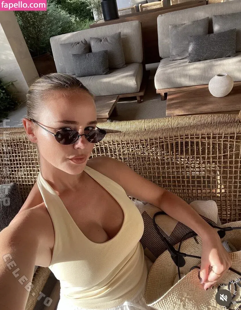 Liz Kaeber Onlyfans Photo Gallery 