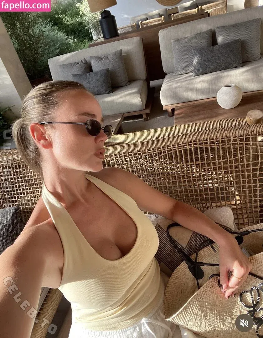 Liz Kaeber Onlyfans Photo Gallery 