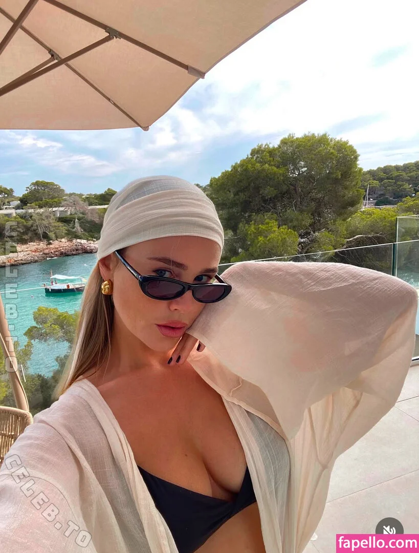 Liz Kaeber Onlyfans Photo Gallery 