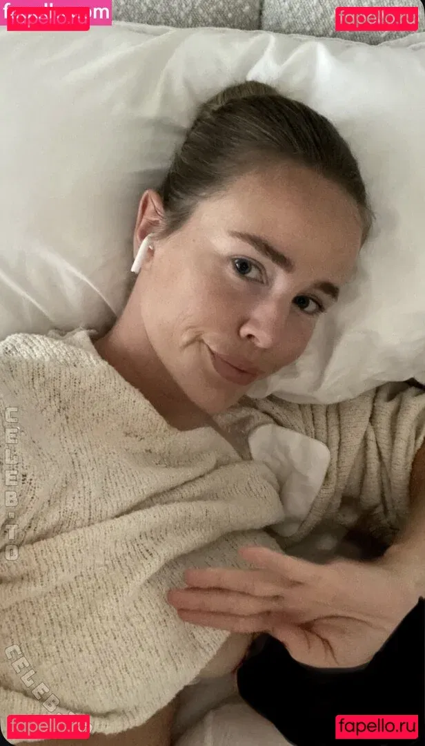 Liz Kaeber Onlyfans Photo Gallery 