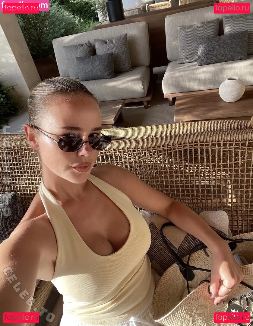 Liz Kaeber Onlyfans Photo Gallery 