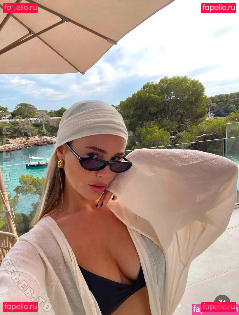 Liz Kaeber Onlyfans Photo Gallery 