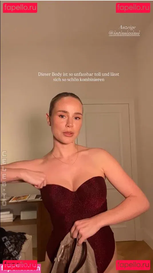 Liz Kaeber Onlyfans Photo Gallery 