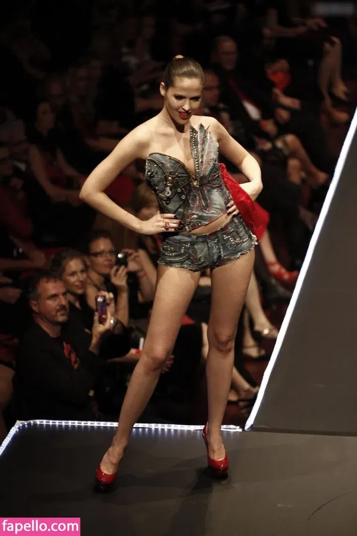 Hana Nitsche Onlyfans Photo Gallery 