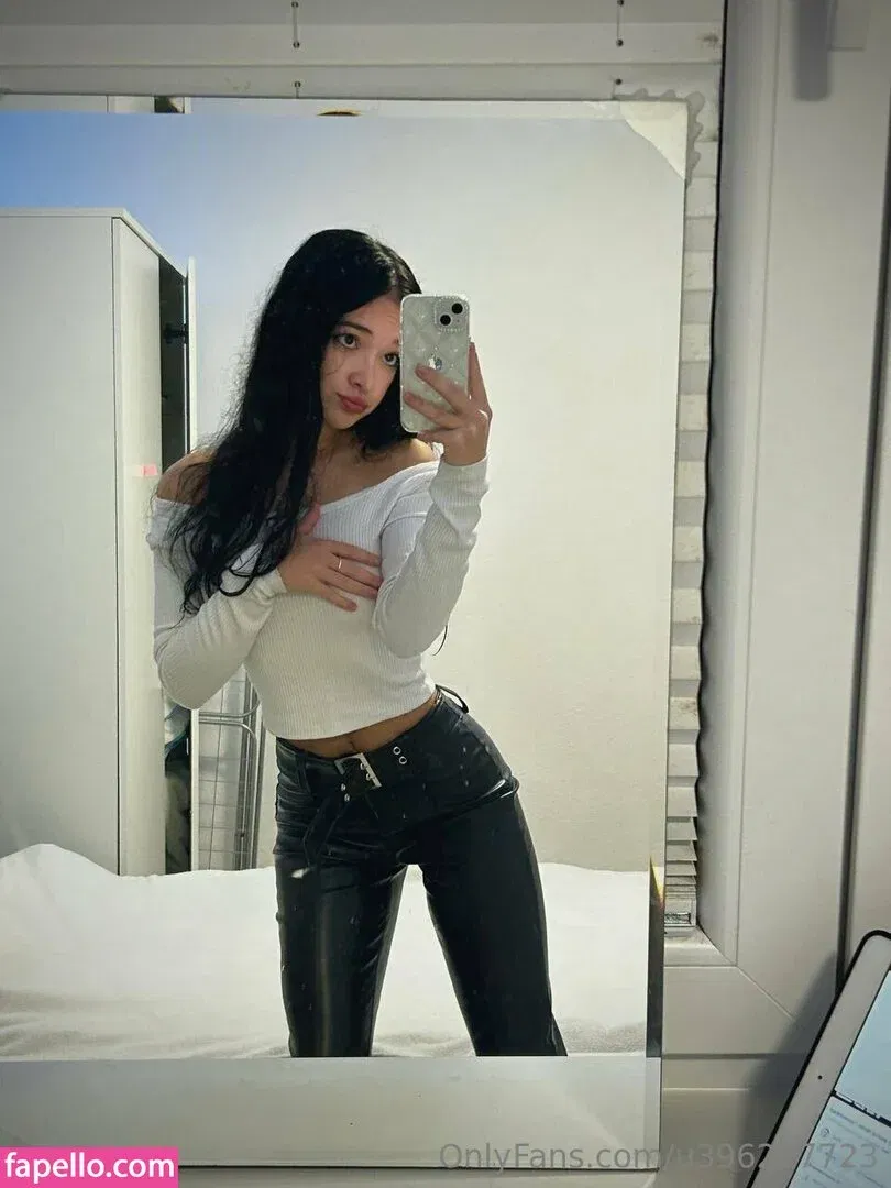 steph_18y.o Onlyfans Photo Gallery 