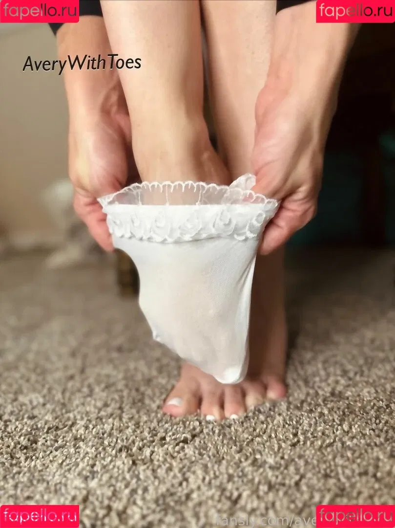 averywithtoes Onlyfans Photo Gallery 