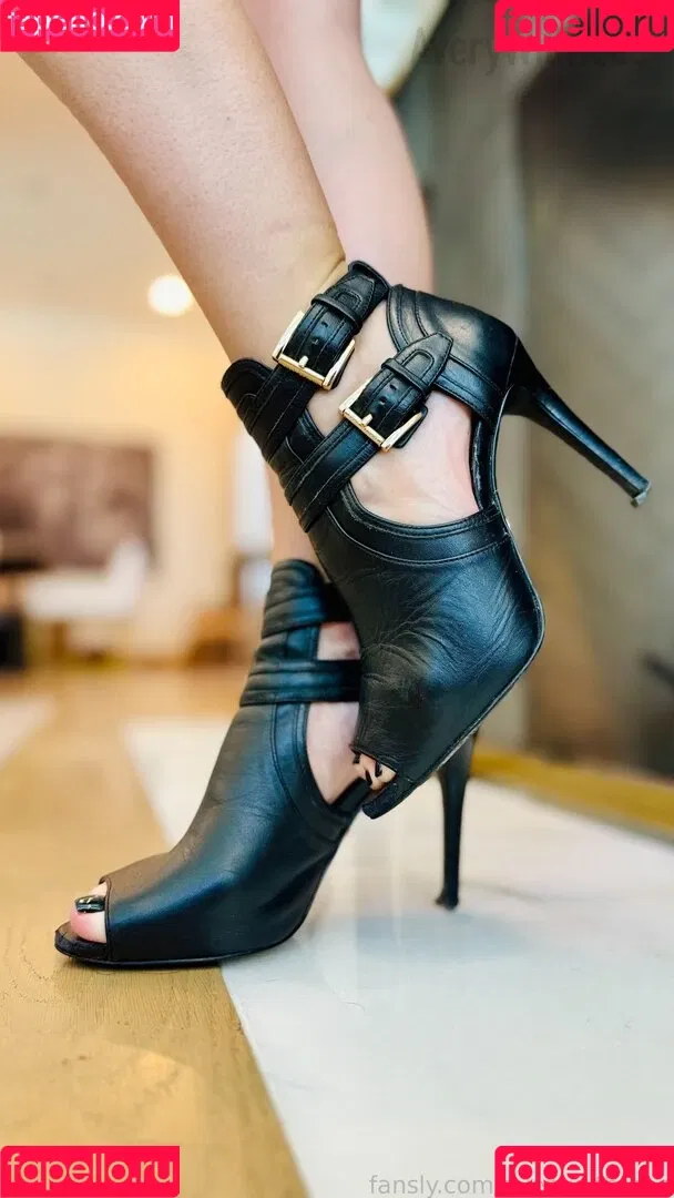 averywithtoes Onlyfans Photo Gallery 