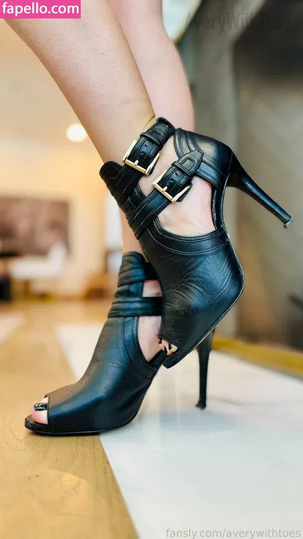 averywithtoes Onlyfans Photo Gallery 