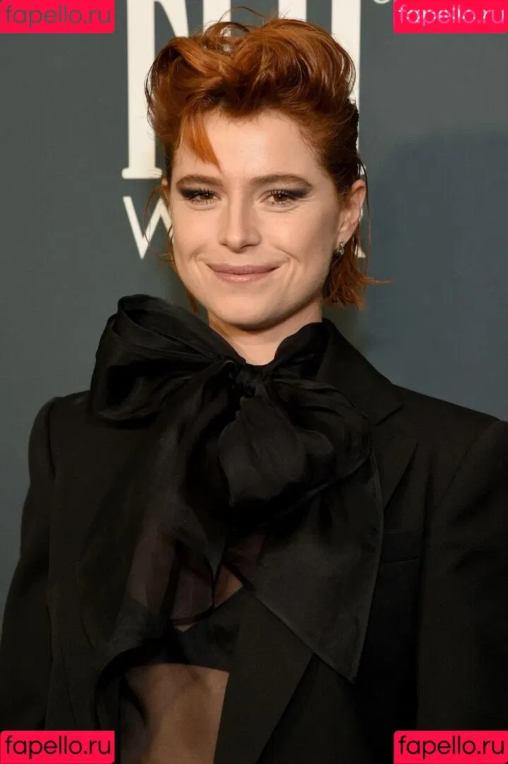 Jessie Buckley Onlyfans Photo Gallery 