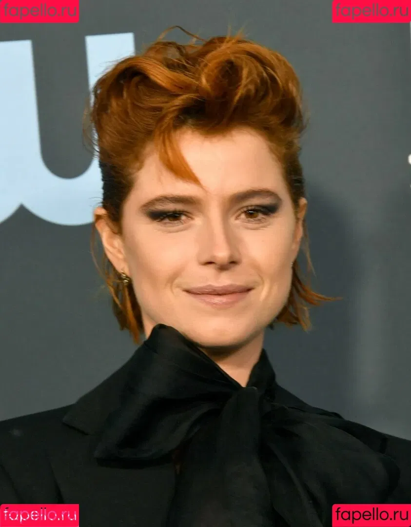 Jessie Buckley Onlyfans Photo Gallery 