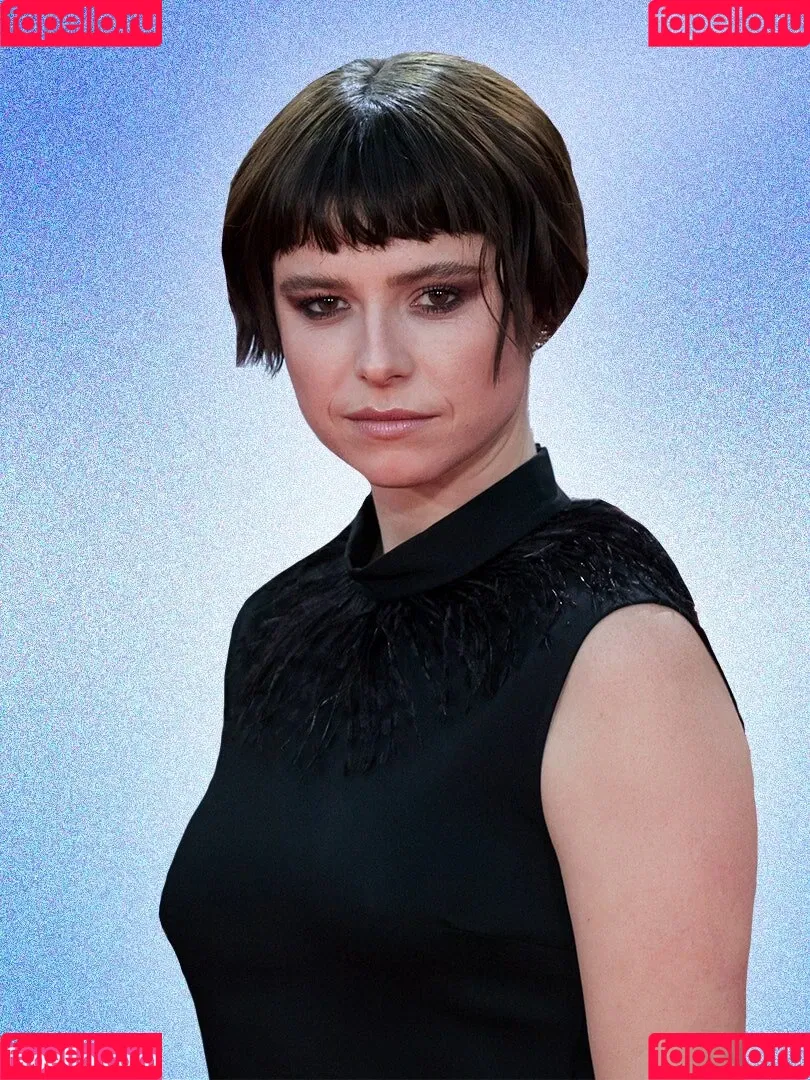 Jessie Buckley Onlyfans Photo Gallery 