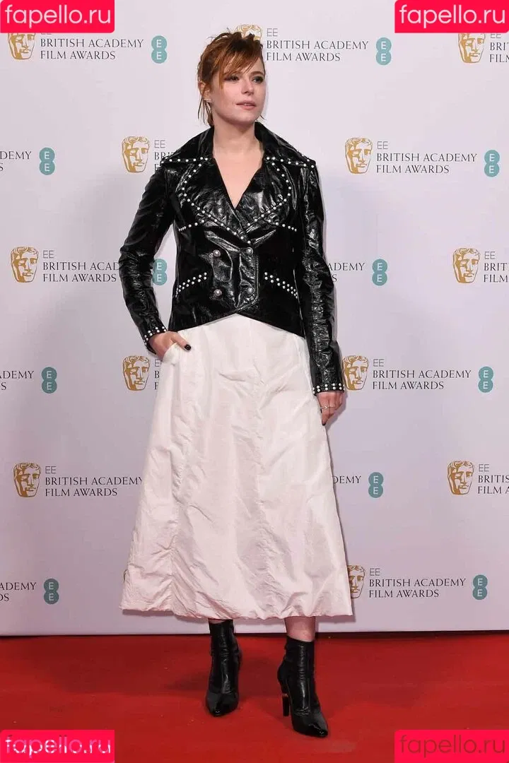 Jessie Buckley Onlyfans Photo Gallery 