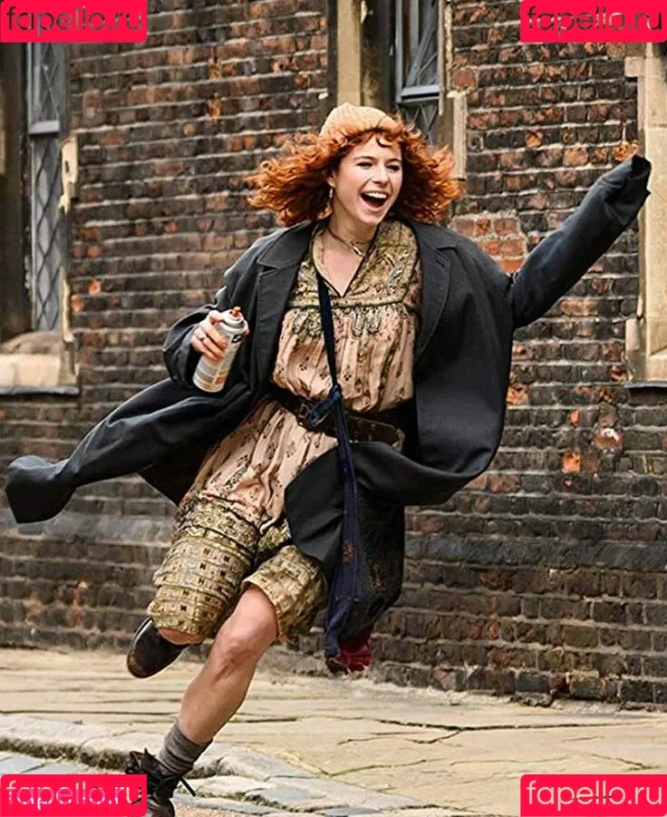 Jessie Buckley Onlyfans Photo Gallery 