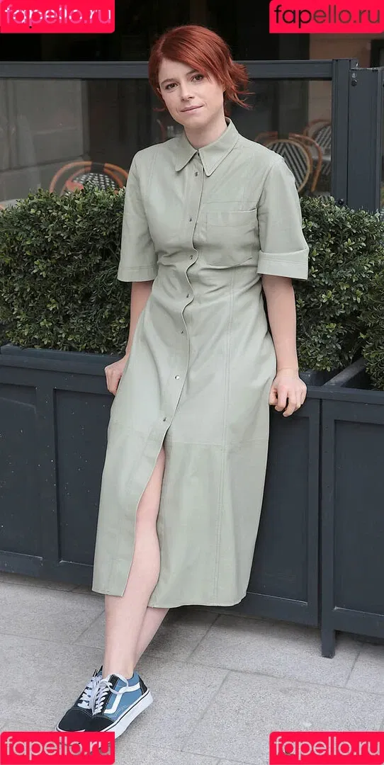 Jessie Buckley Onlyfans Photo Gallery 