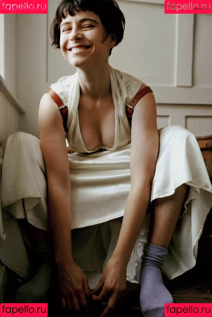 Jessie Buckley Onlyfans Photo Gallery 