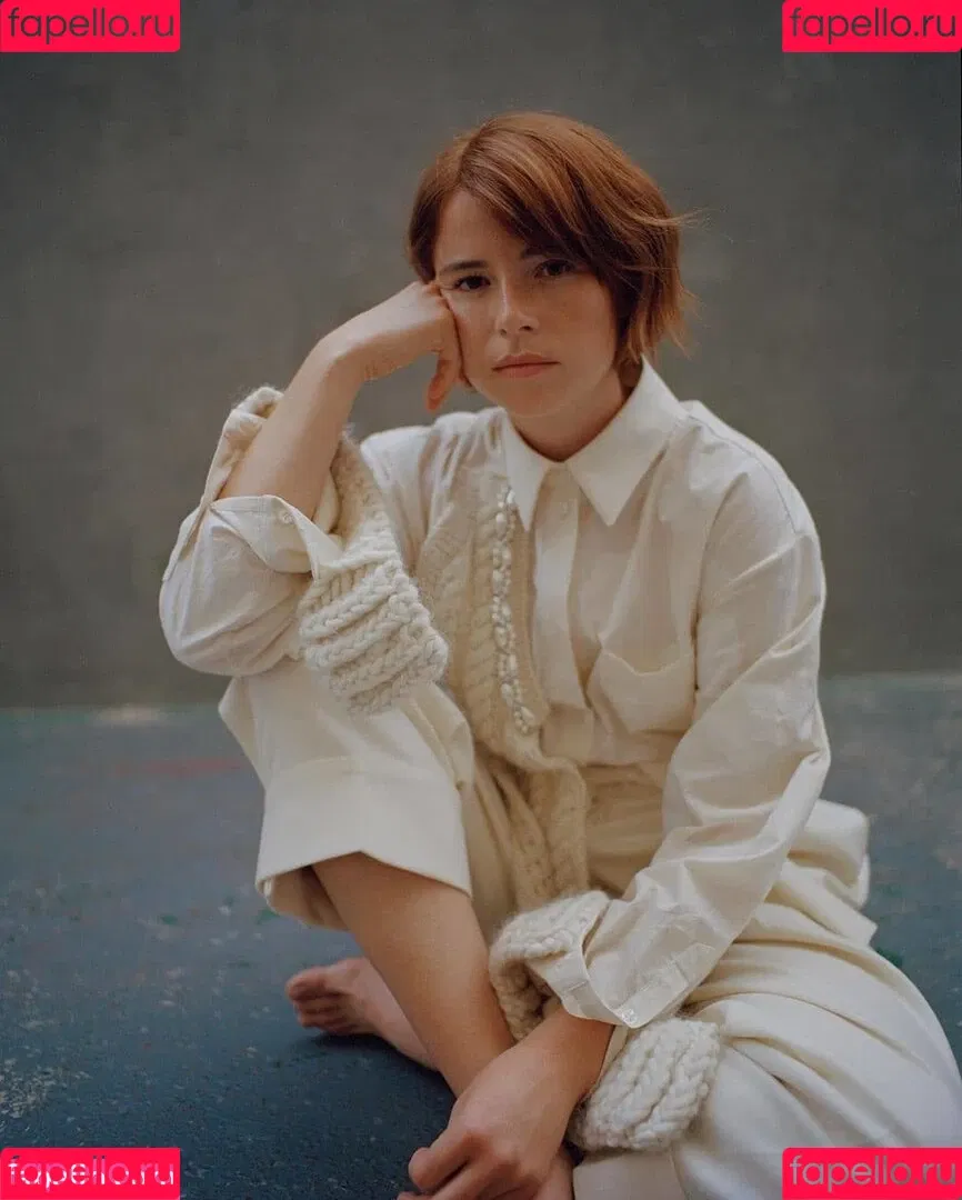 Jessie Buckley Onlyfans Photo Gallery 