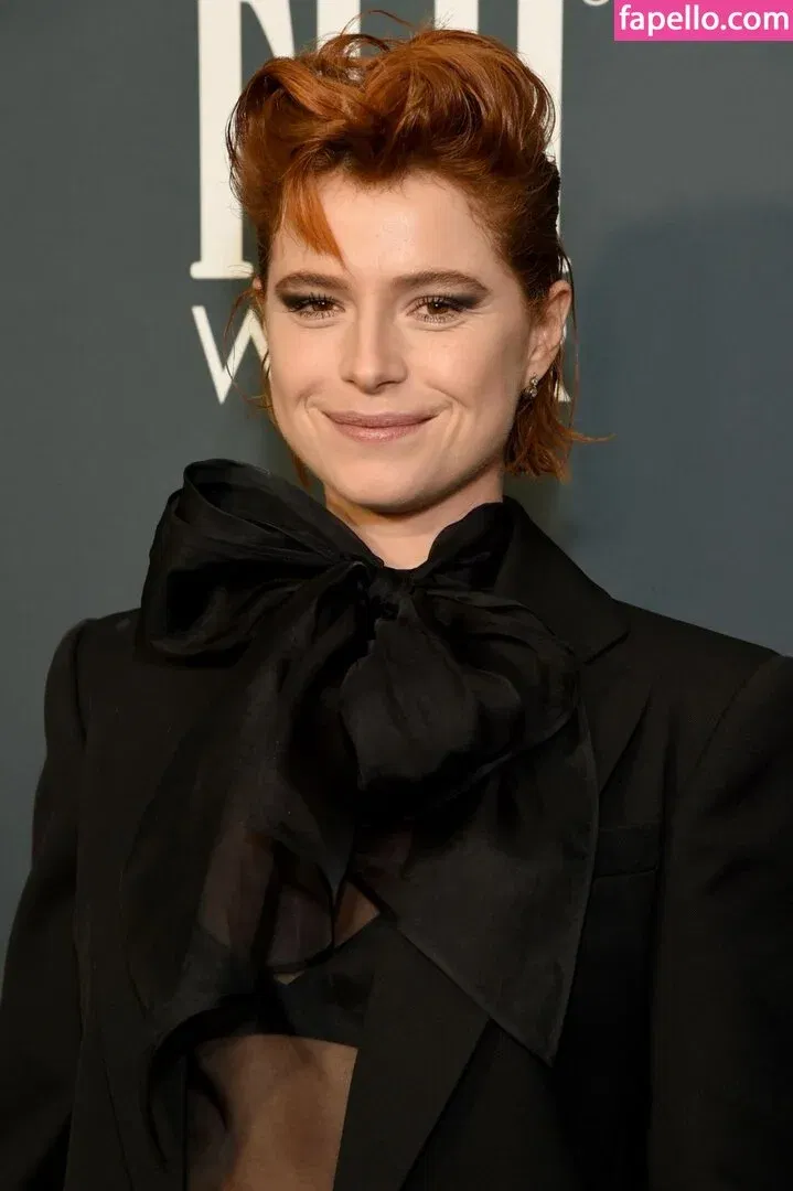 Jessie Buckley Onlyfans Photo Gallery 