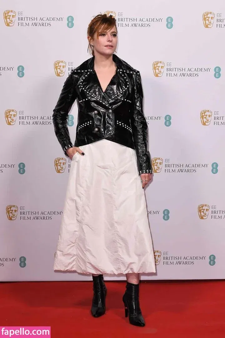 Jessie Buckley Onlyfans Photo Gallery 
