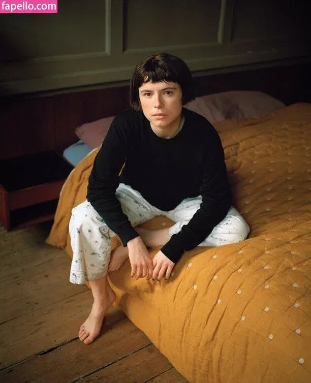 Jessie Buckley Onlyfans Photo Gallery 