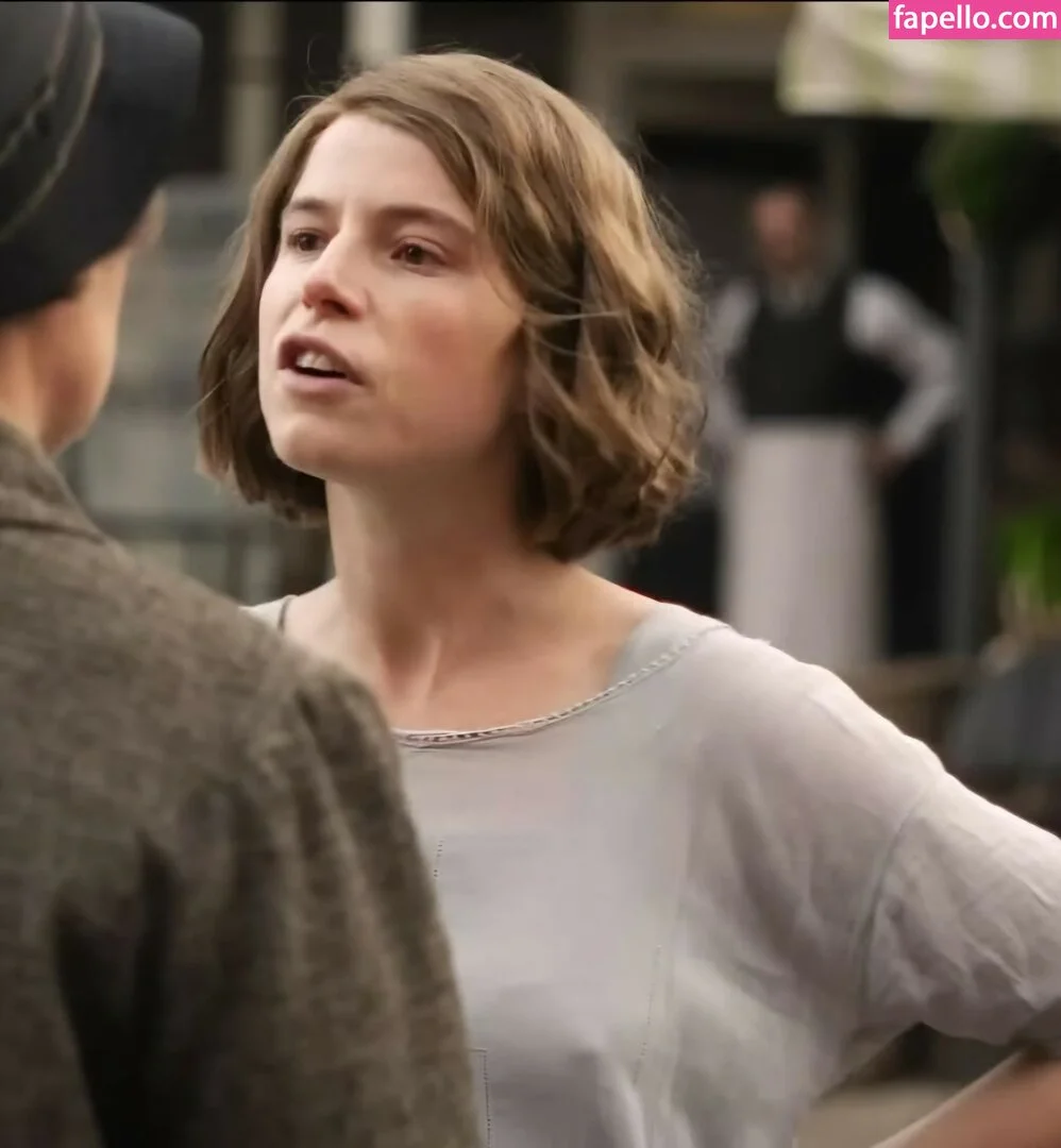 Jessie Buckley Onlyfans Photo Gallery 